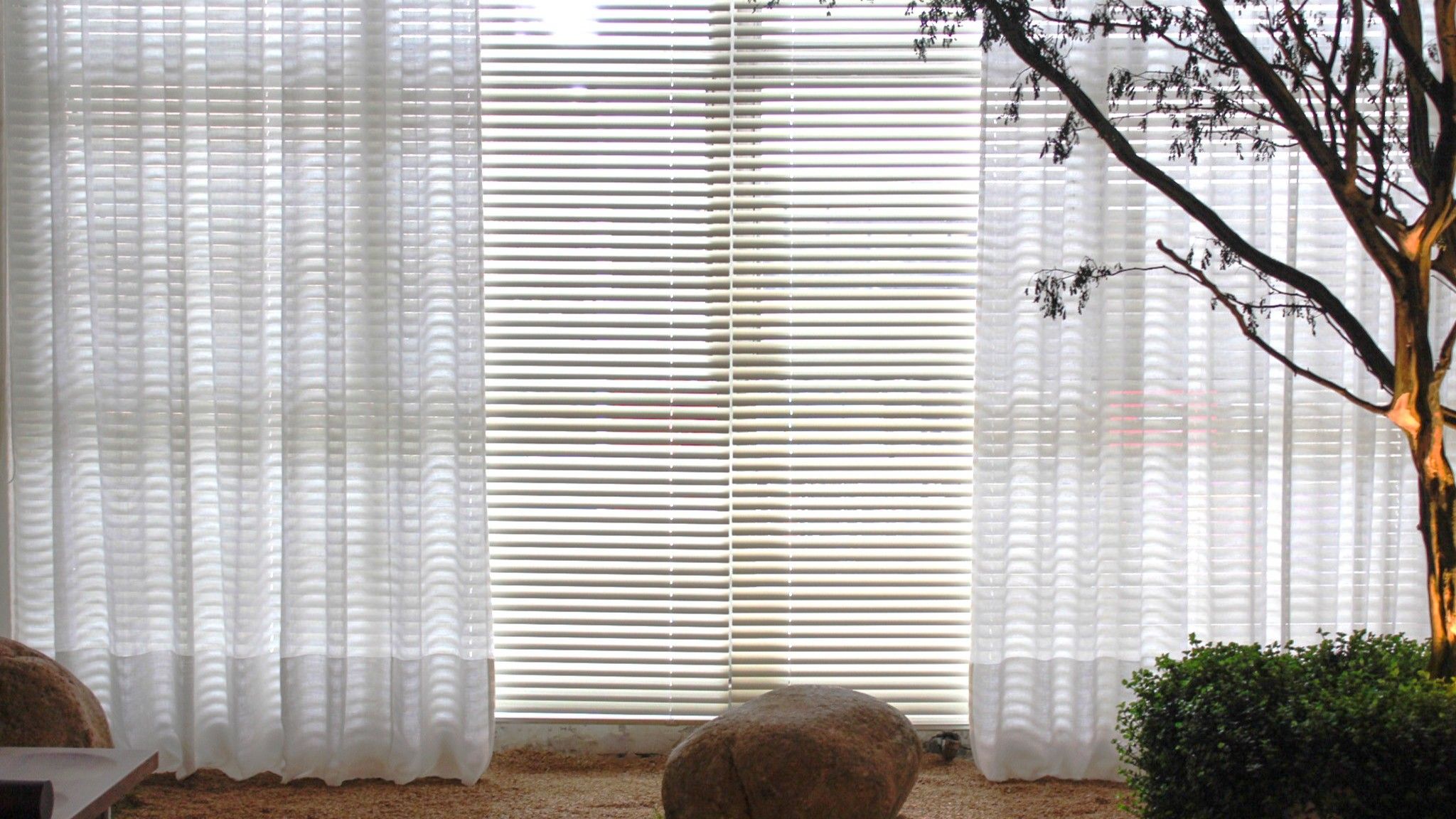 persiana com cortina por cima